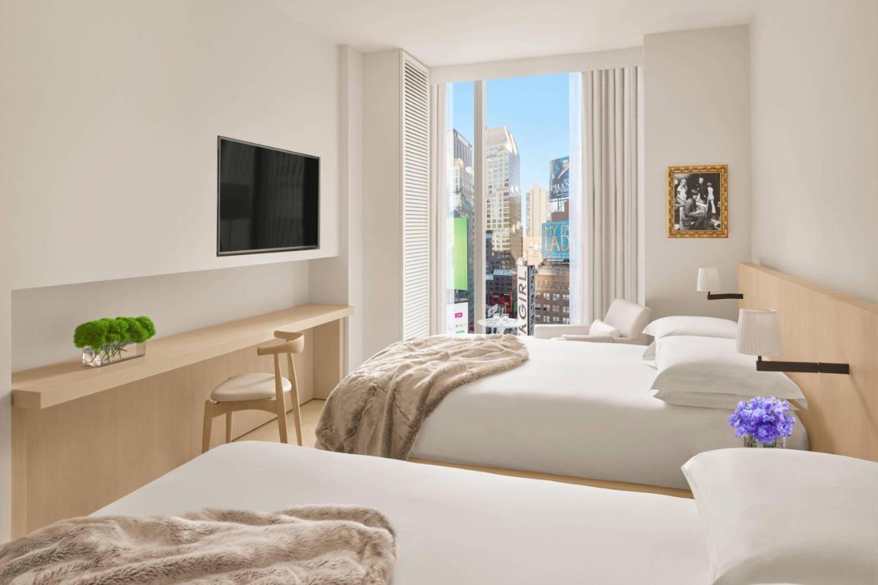 เดอะ ไทม์ สแควร์ เอดิชั่น Hotel นิวยอร์ก ภายนอก รูปภาพ A guest room