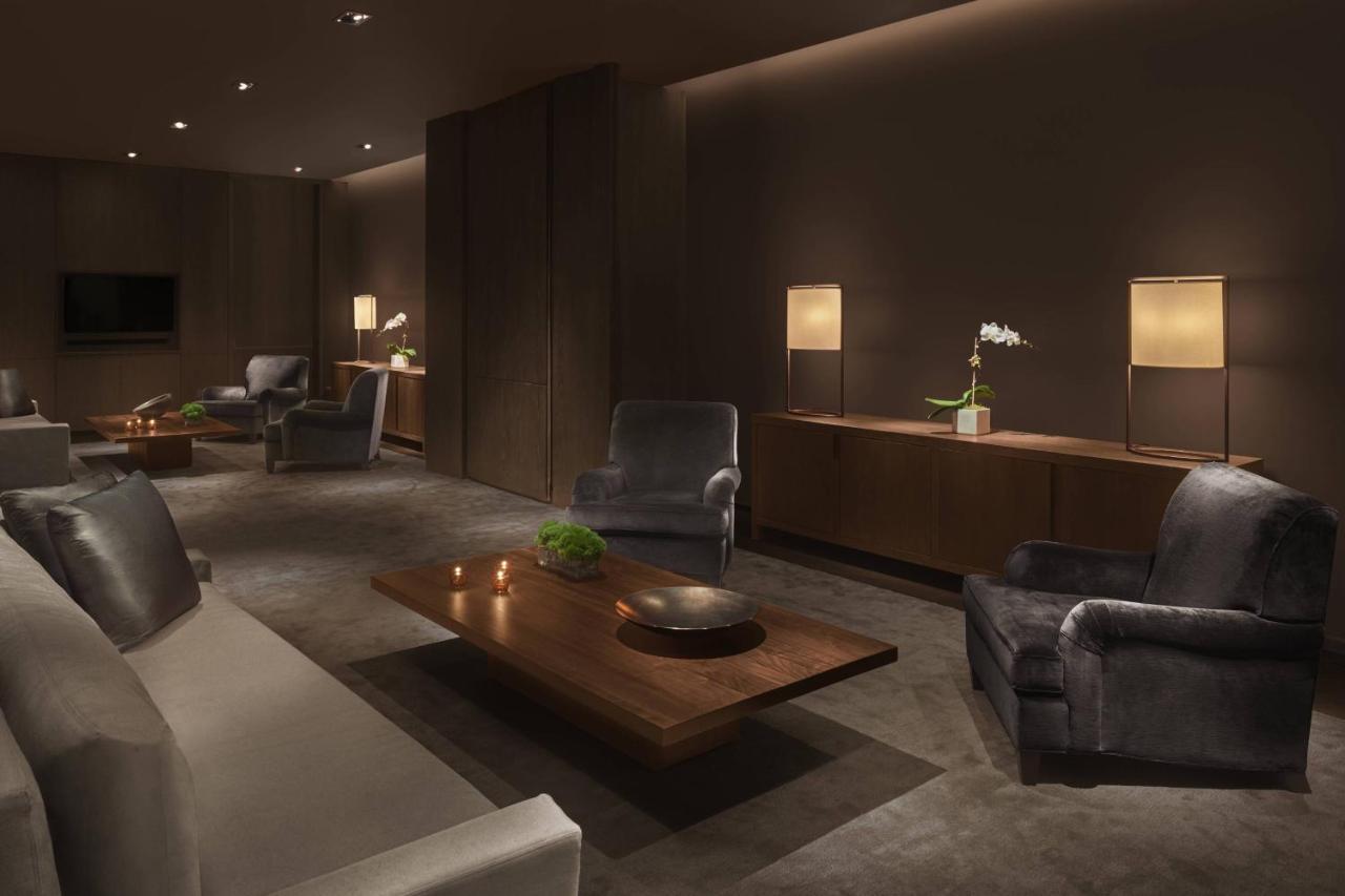 เดอะ ไทม์ สแควร์ เอดิชั่น Hotel นิวยอร์ก ภายนอก รูปภาพ The lounge at the airport
