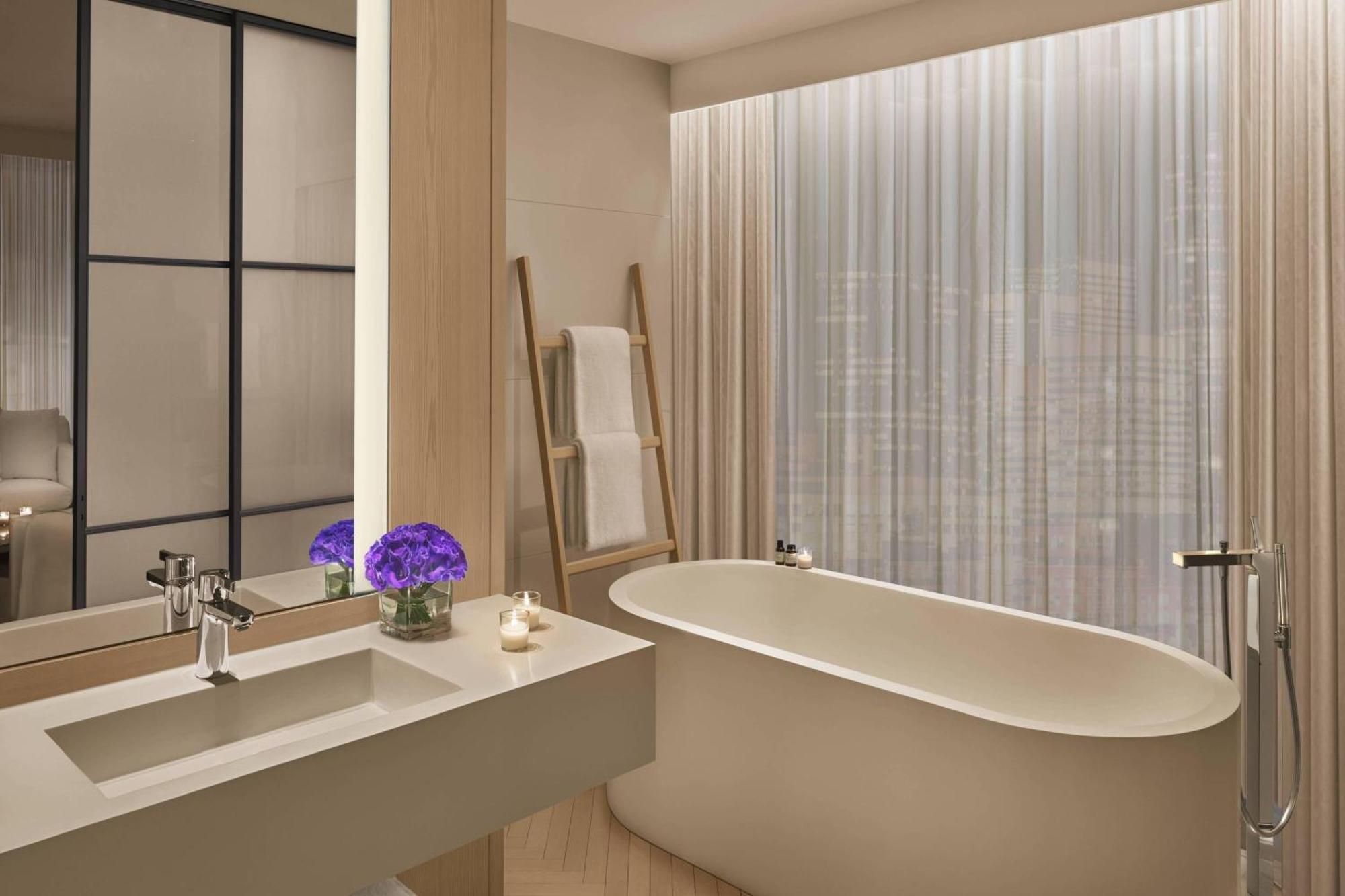 เดอะ ไทม์ สแควร์ เอดิชั่น Hotel นิวยอร์ก ภายนอก รูปภาพ Bathroom